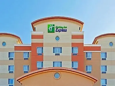 Holiday Inn Express Maspeth By Ihg New York 2*,