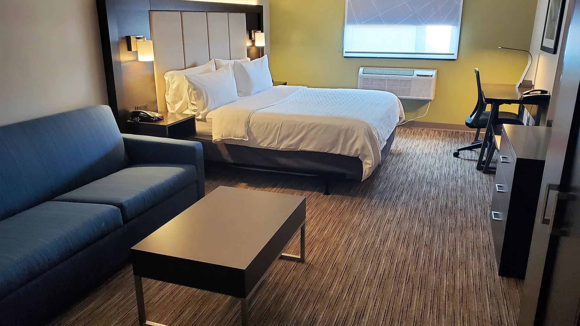 Holiday Inn Express Maspeth By Ihg New York Hotel