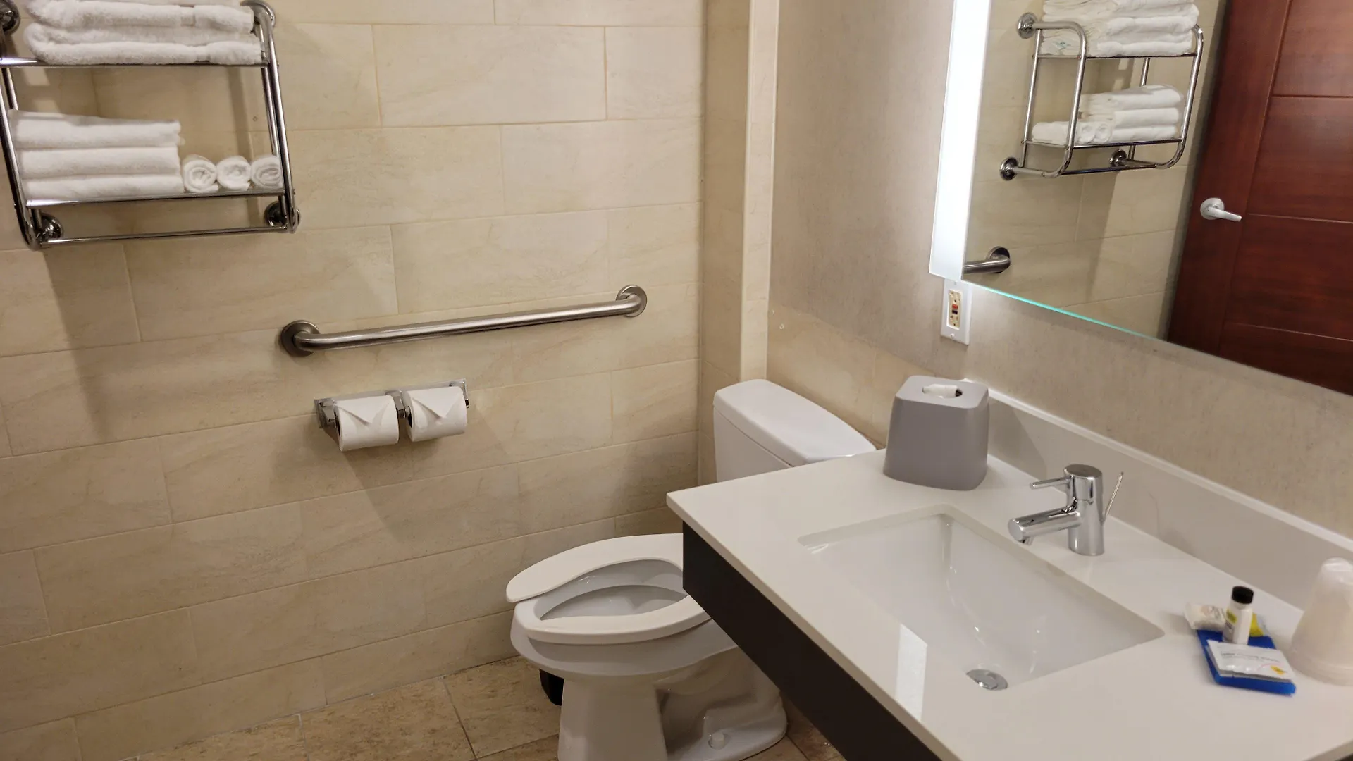Holiday Inn Express Maspeth By Ihg New York 2*,  United States