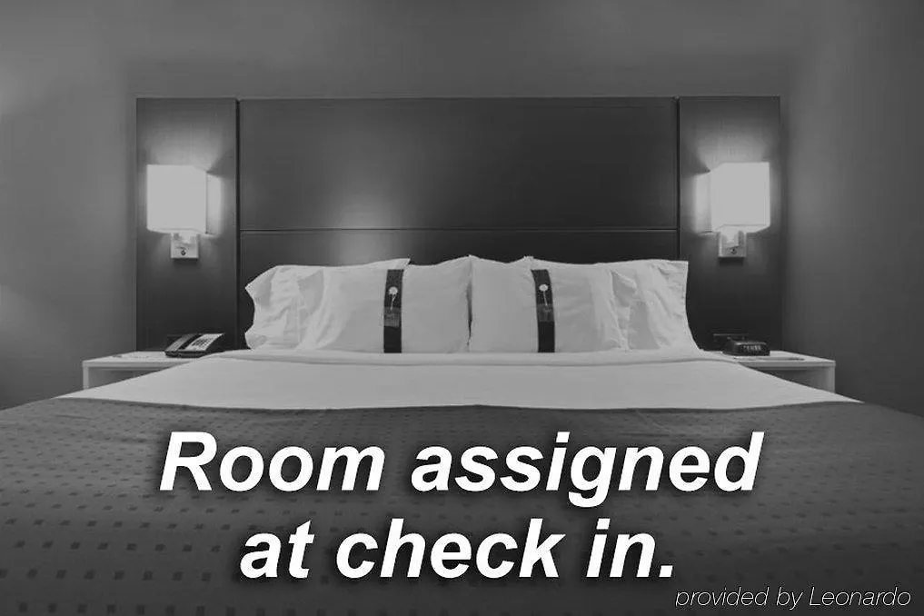 Holiday Inn Express Maspeth By Ihg New York Hotel